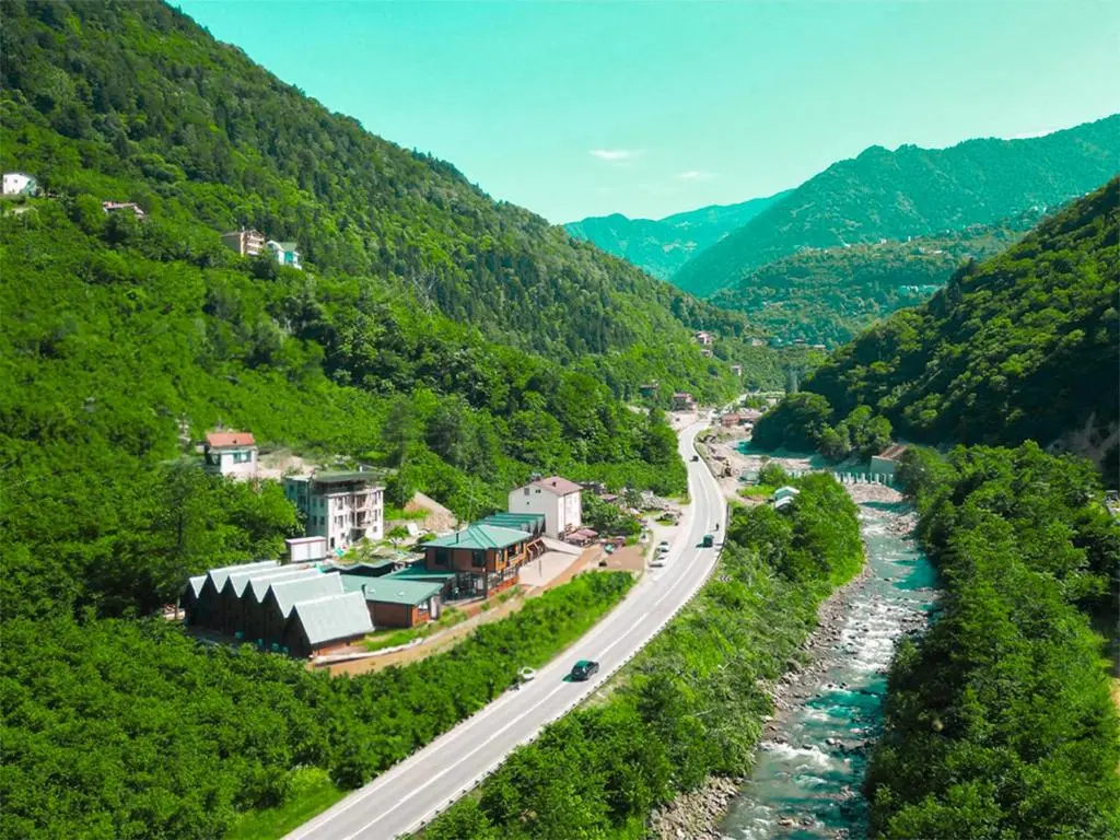 Uzungöl vadisinde Aquarium Bungalov Tatil Köyü